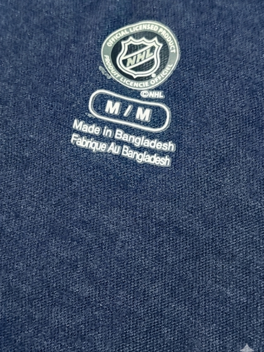 NHL Toronto Maple Leafs Distressed V-Neck T-Shirt Women's Size M - Picture 2 of 2